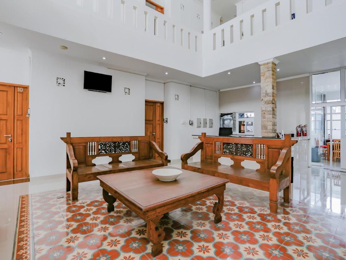 Oyo 3980 Lestari Residence 塞米亚克 外观 照片